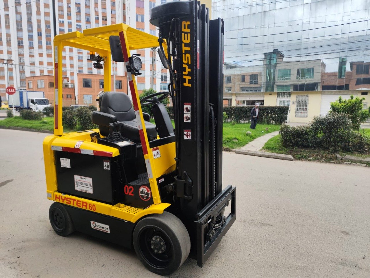 ¿Qué peso puede levantar un montacargas?